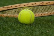 Tennis d'altri tempi: a Pallanza si gioca in bianco e con racchette di legno 
